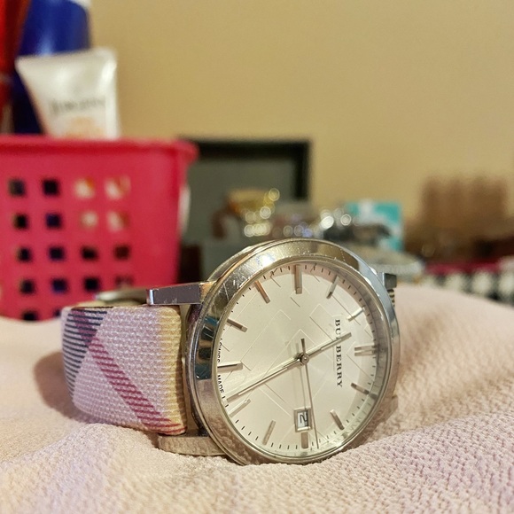 Women’s Burberry Watch. Nova Check Strap (used) - Picture 2 of 3